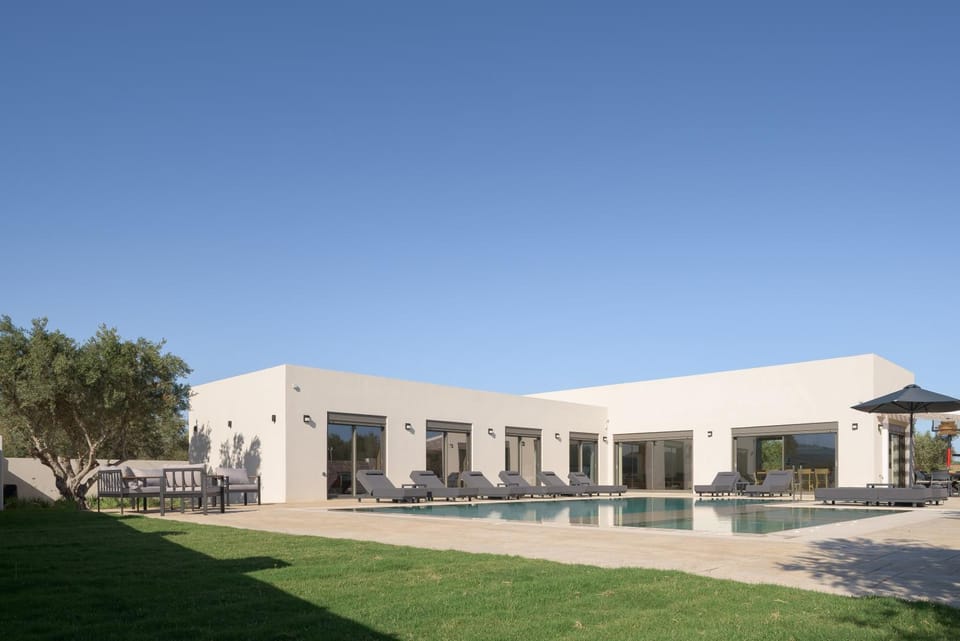 Property building, Patio, Pool view, Swimming pool, sunbed