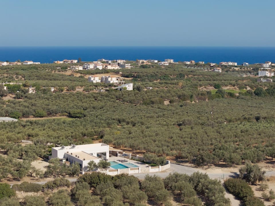 Bird's eye view, Pool view, Sea view, Swimming pool