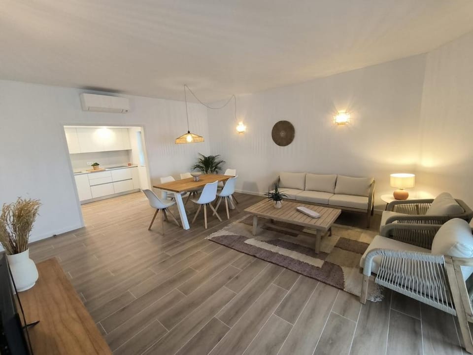 Ocean Breeze Apartment in Praia de Armação de Pêra