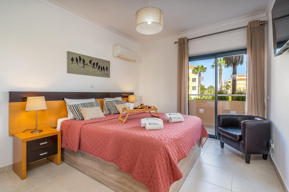 Bed, Bedroom, towels, air conditioner