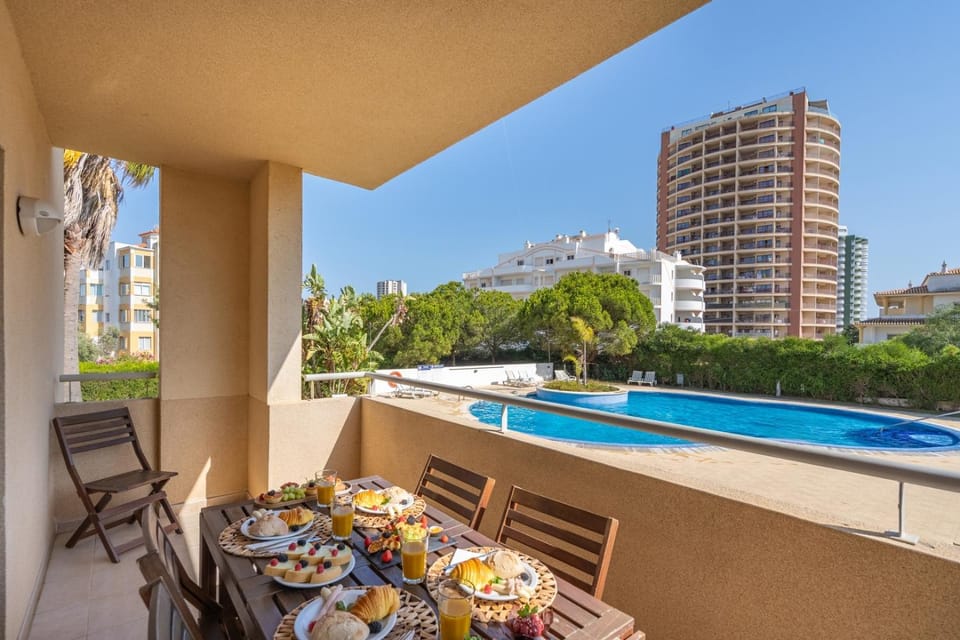Patio, View (from property/room), Balcony/Terrace, Dining area, Pool view, Swimming pool, sunbed
