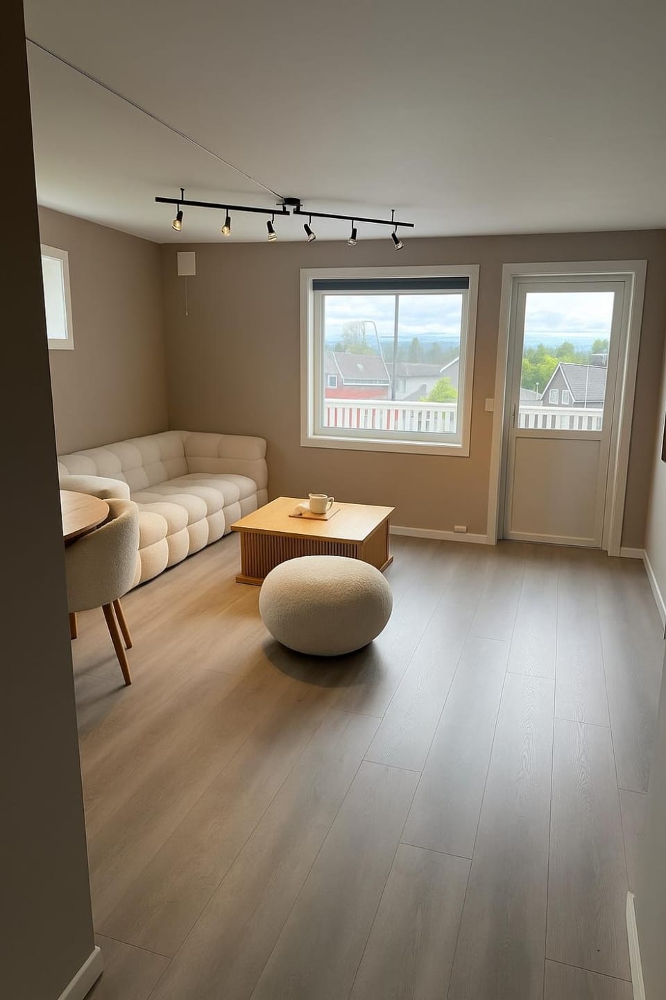 Bright 2-room apartment with balcony, Parking space Apartment in Viken, Norway