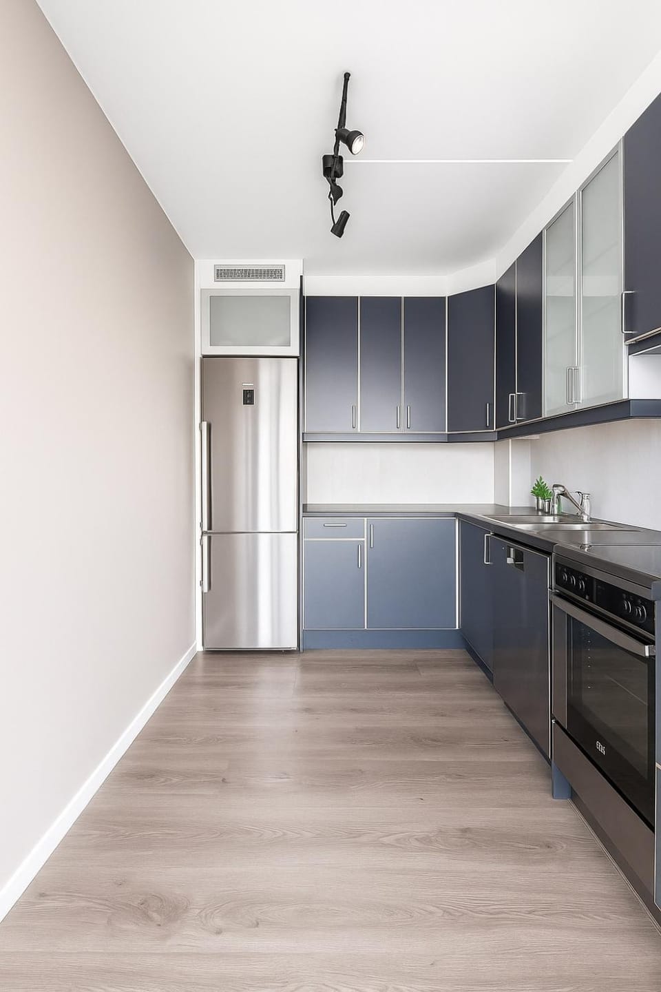 Bright 2-room apartment with balcony, Parking space Apartment in Viken, Norway