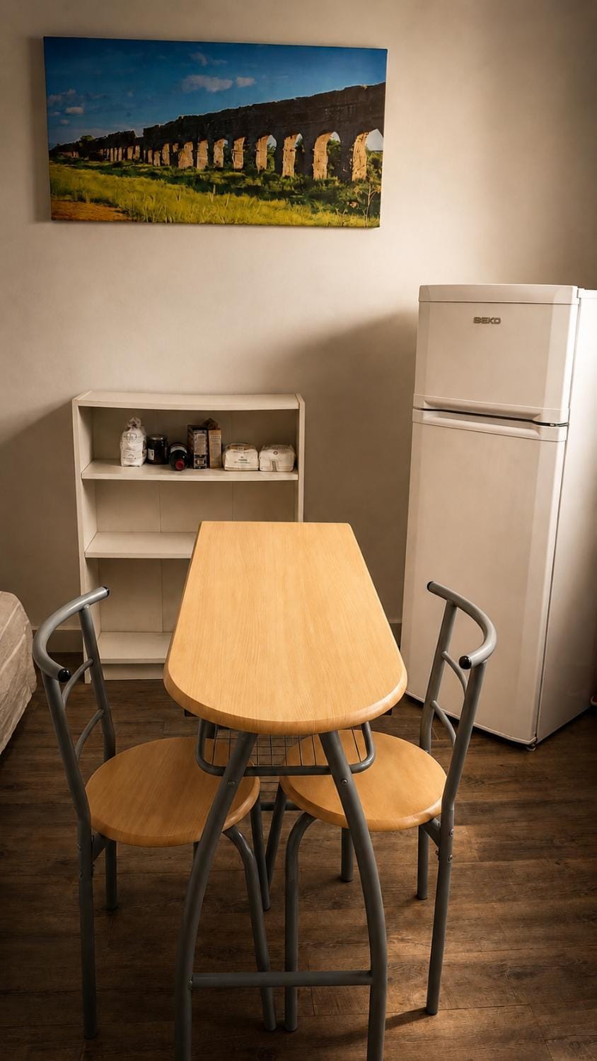 Dining area, minibar