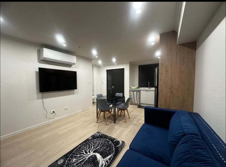 Two Bedrooms With Two Bathrooms Apartment in Hamilton