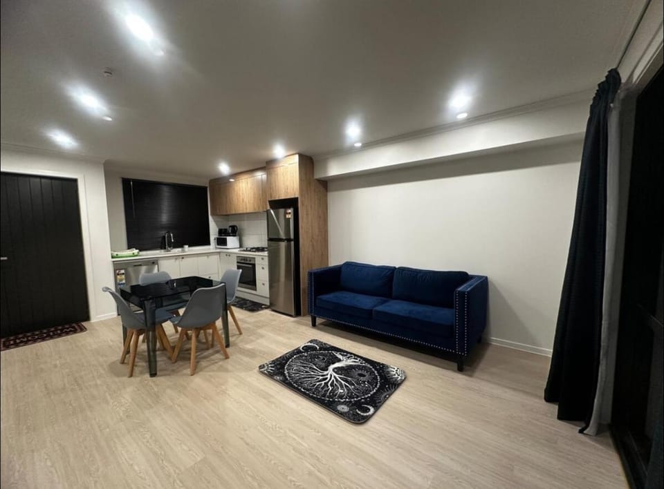 Two Bedrooms With Two Bathrooms Apartment in Hamilton