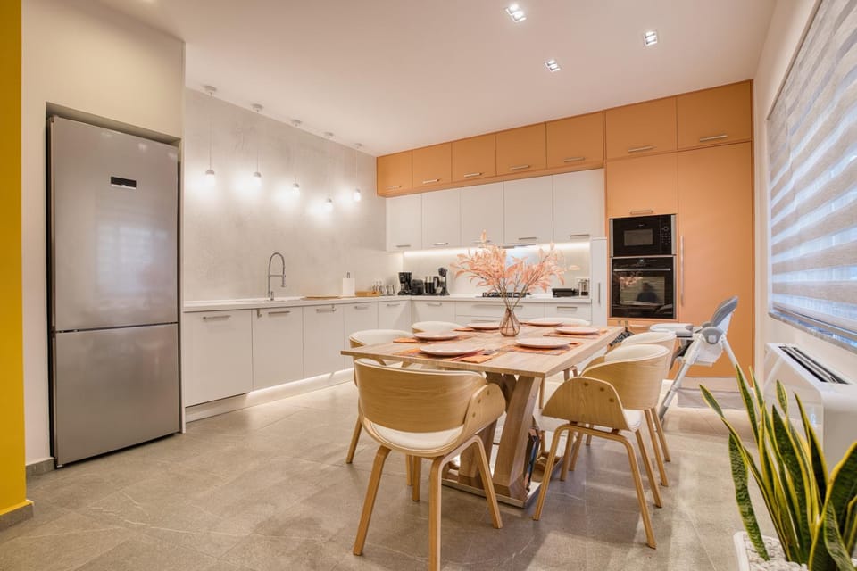 Dining area, dishwasher, oven, stove, toaster, kitchen
