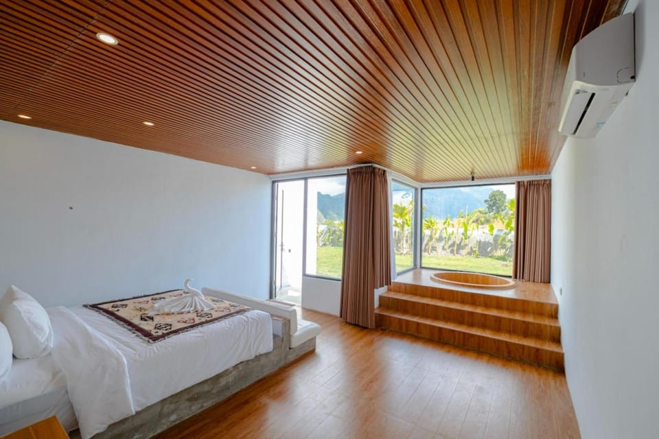 Bed, Photo of the whole room, Bedroom, air conditioner