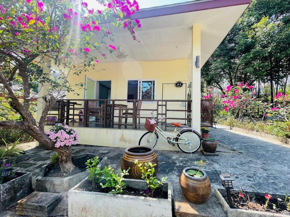 Property building, Garden, Garden