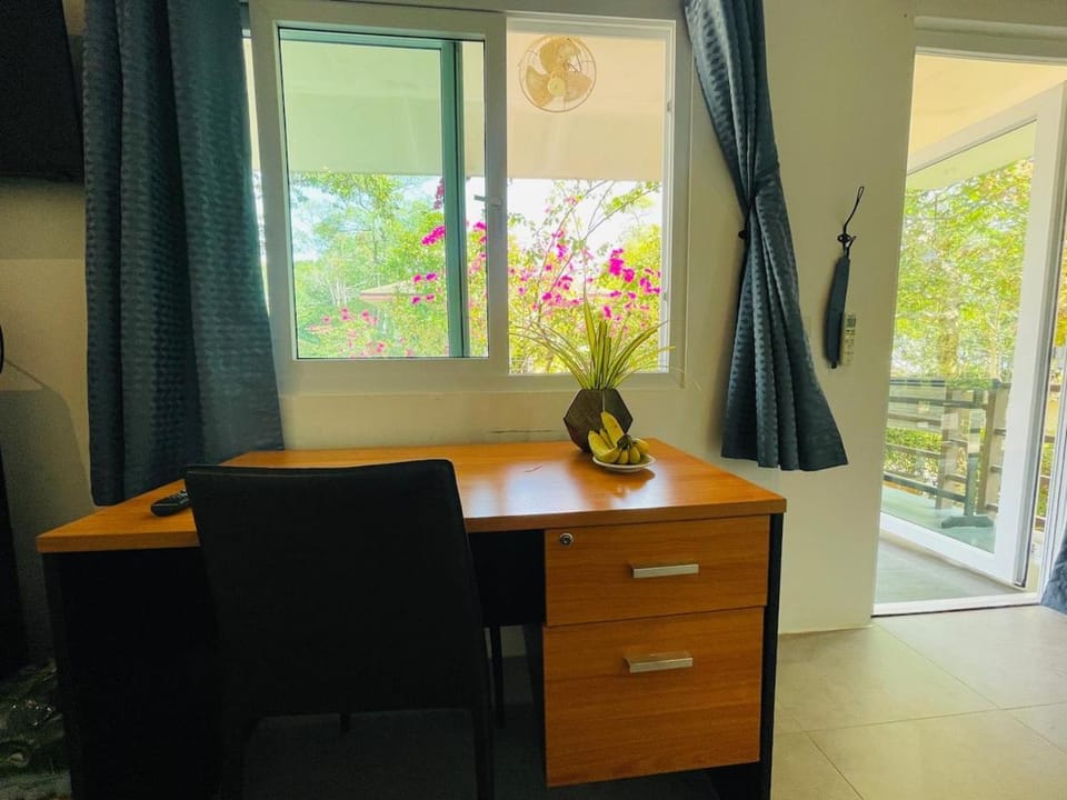 Jungle Breeze Bungalow 9A, Fast WiFi, Quiet Retreat House in Ko Chang