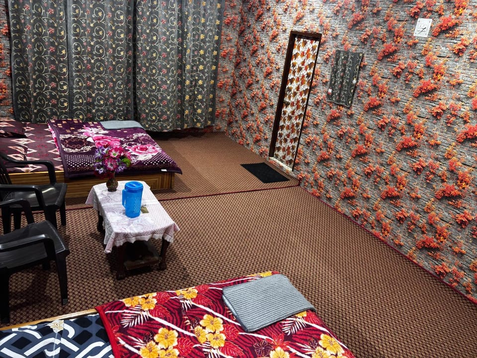 Aziz Guest House Near dal lake Bed and Breakfast in India