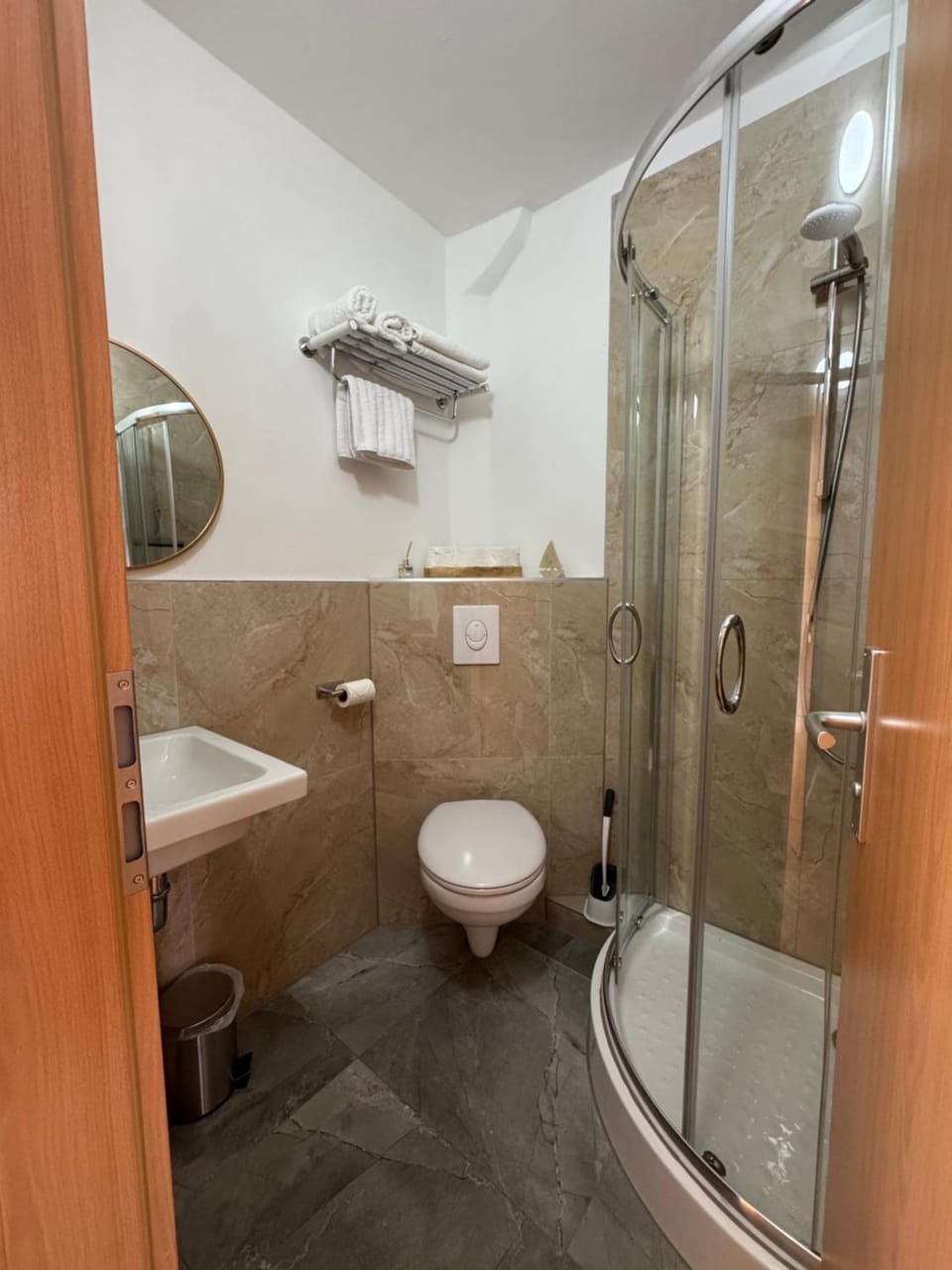 Shower, Toilet, Bathroom, towels