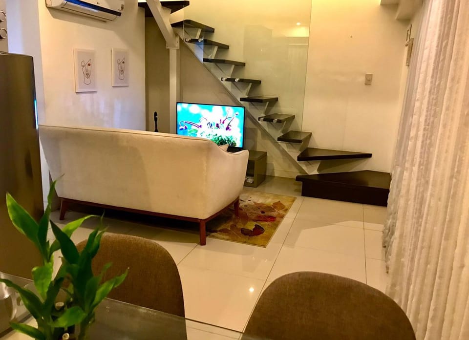 Living room, Seating area, air conditioner