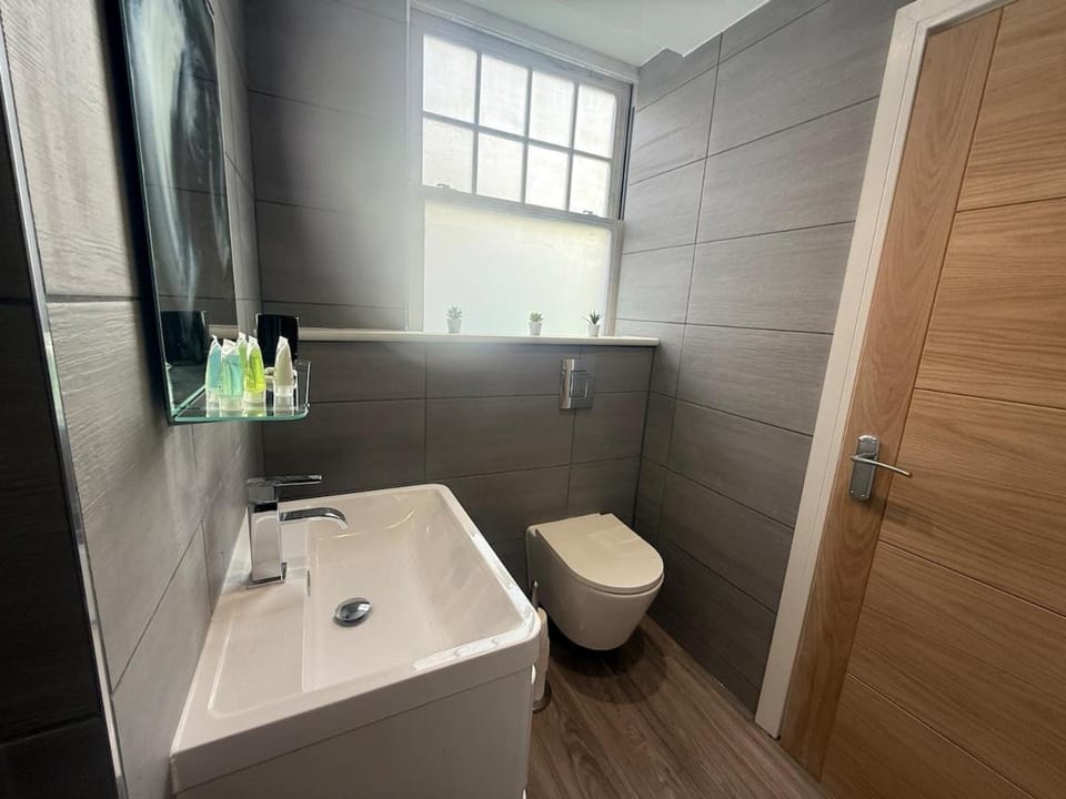 Stylish 3 bed spacious flat Apartment in Brentwood