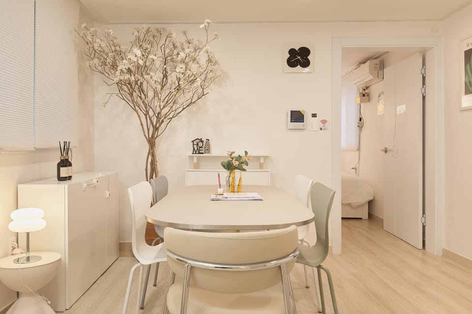 Living room, Seating area, Dining area