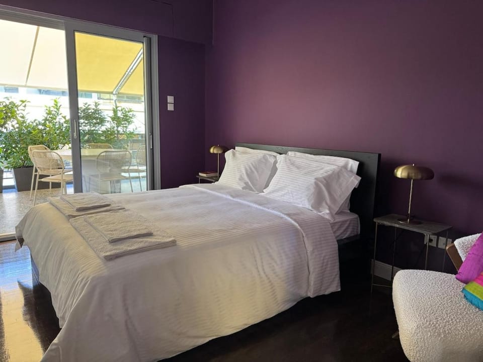 Bed, Bedroom, towels