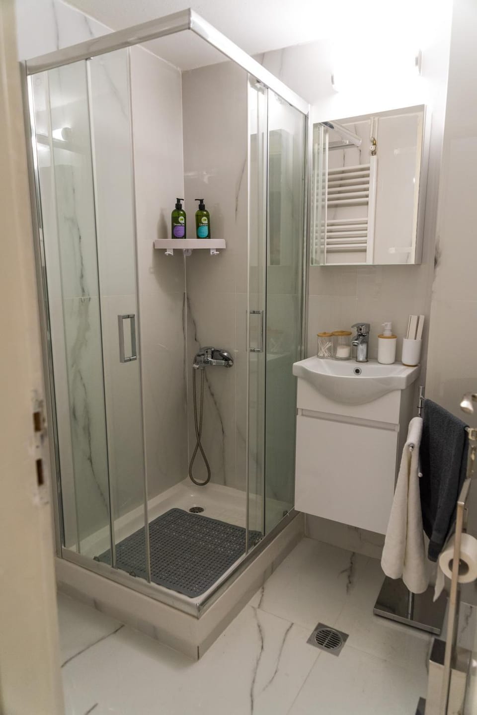Shower, Bathroom, towels