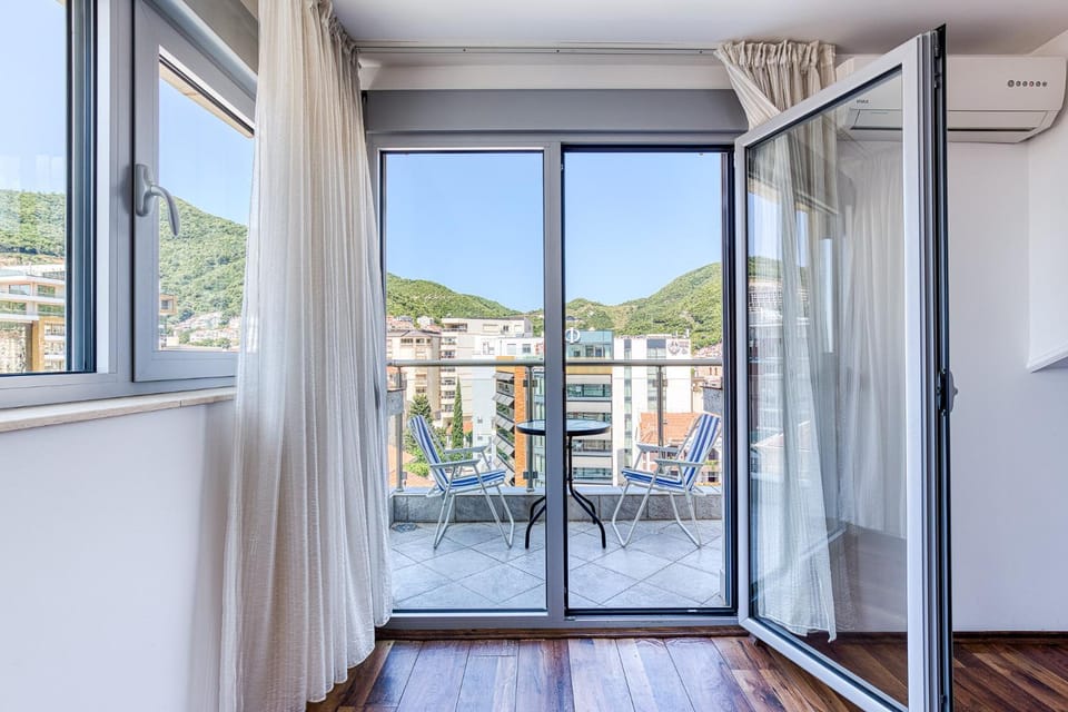 Natural landscape, View (from property/room), air conditioner