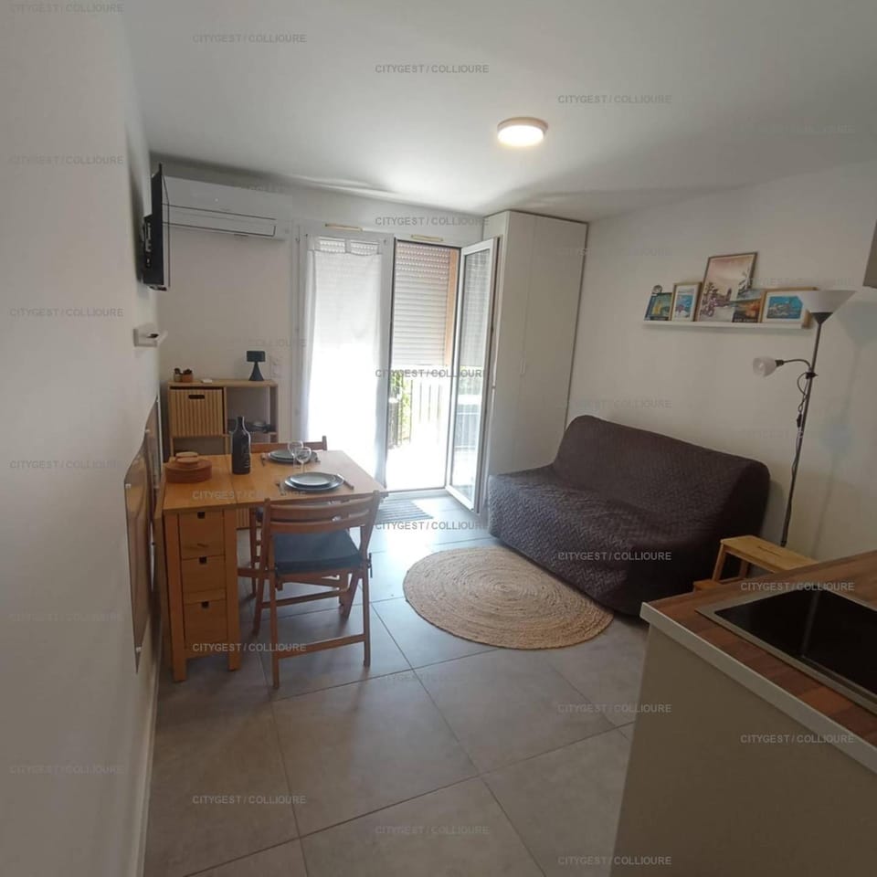 TV and multimedia, Kitchen or kitchenette, Living room, Dining area