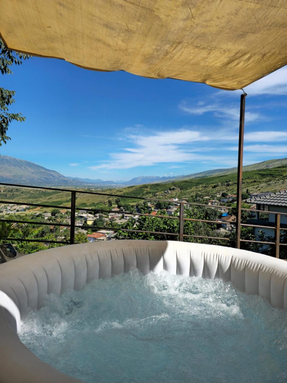 Day, Natural landscape, Hot Tub, Mountain view, Pool view, Swimming pool