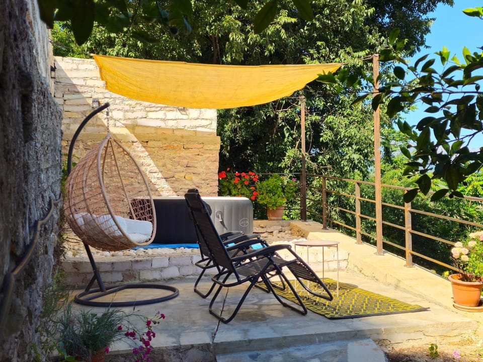 Patio, Day, Garden, Balcony/Terrace, Garden view