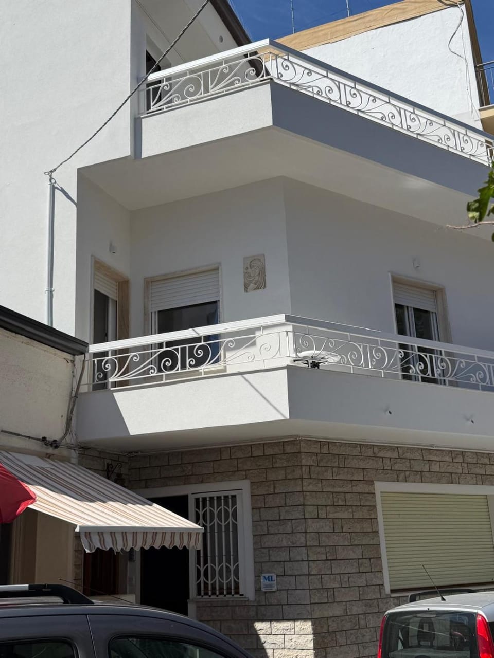Property building, View (from property/room), Balcony/Terrace, Parking
