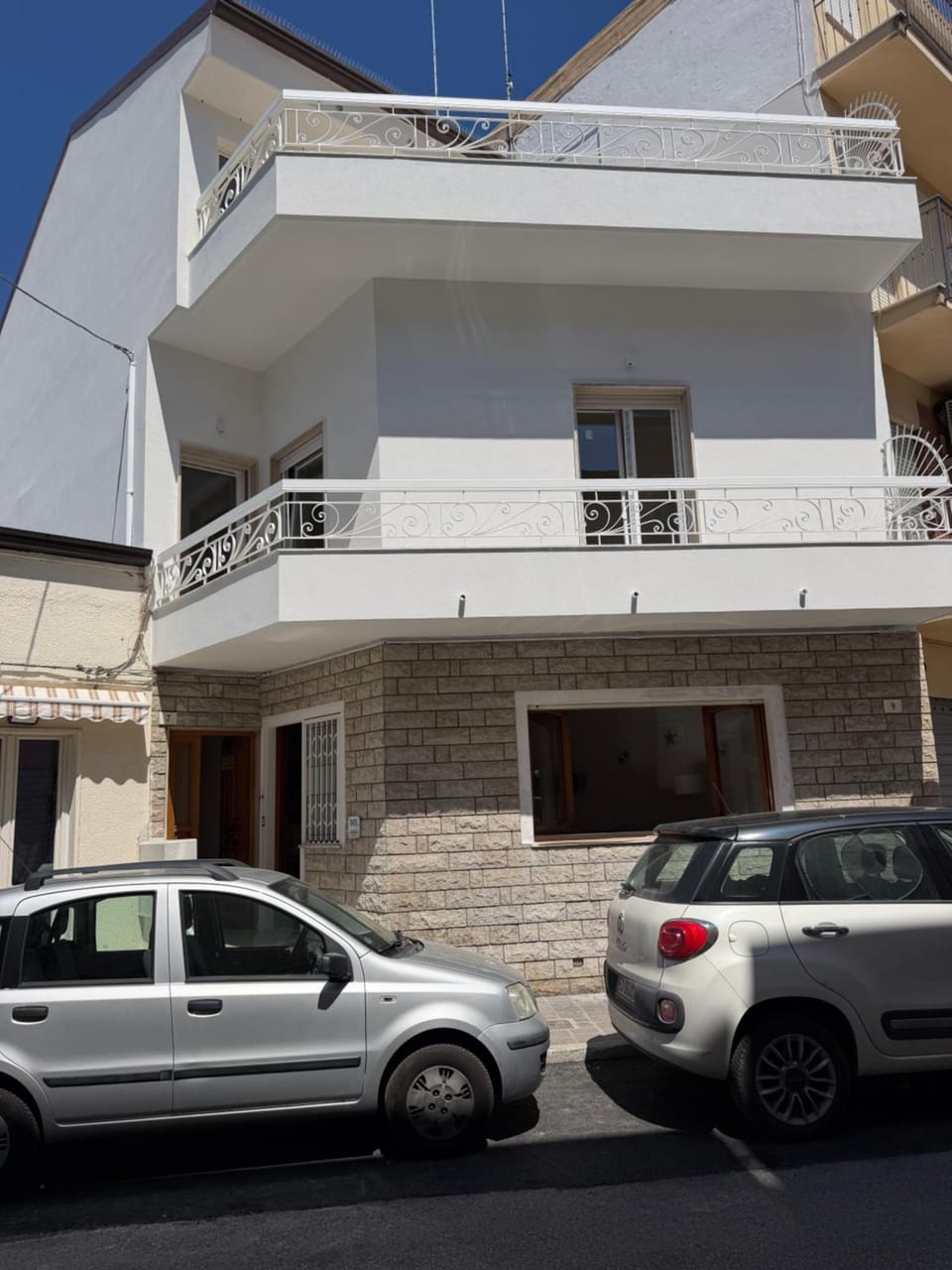 Property building, Day, Parking