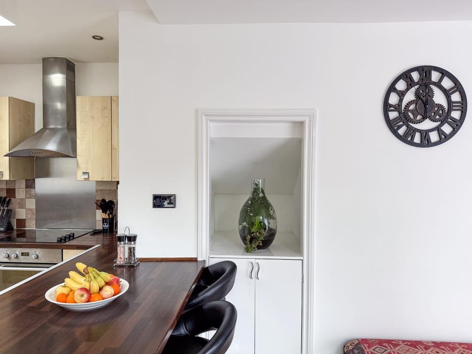 Seating area, Dining area, minibar
