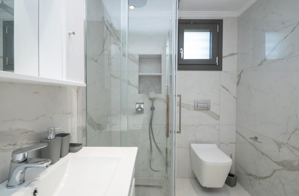 Shower, Toilet, Bathroom, towels