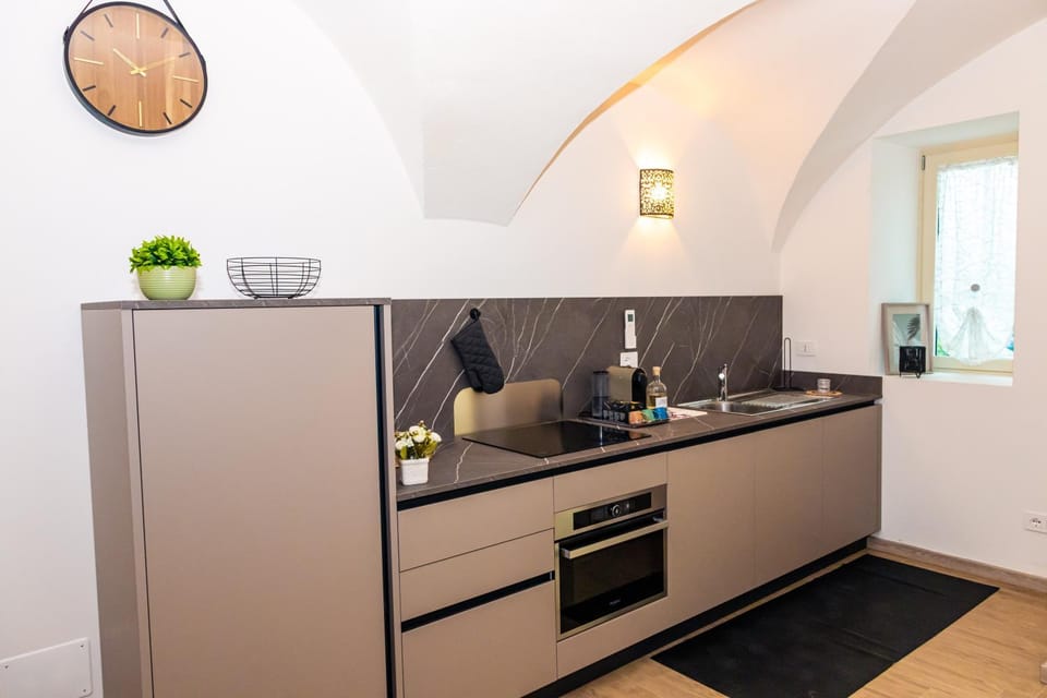 Kitchen or kitchenette, oven