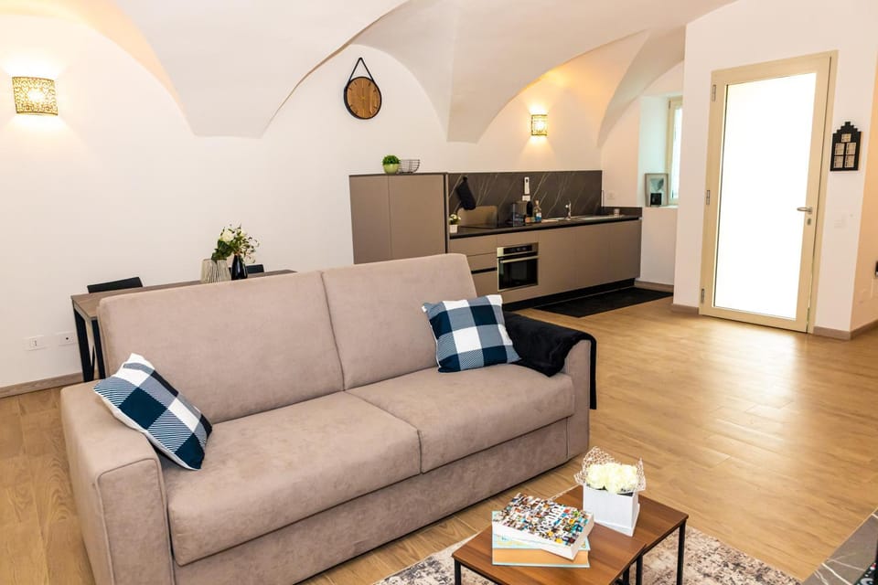 Kitchen or kitchenette, Living room, Dining area, oven, stove