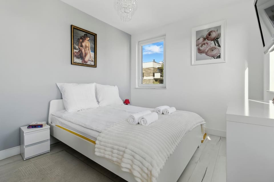 Bed, TV and multimedia, Photo of the whole room, Bedroom, towels