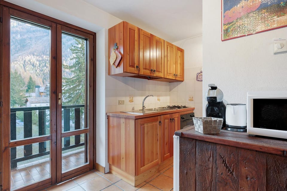 Property building, Kitchen or kitchenette, Living room