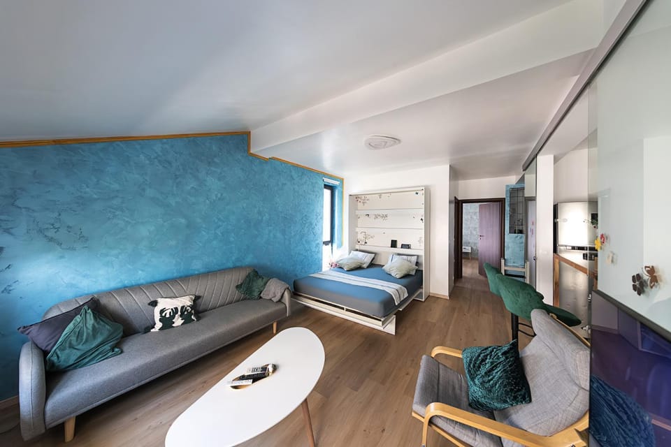 Bed, TV and multimedia, Living room, Seating area