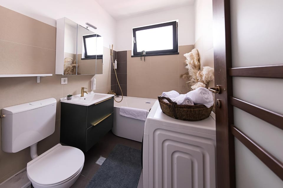 Toilet, Bathroom, Bath, towels