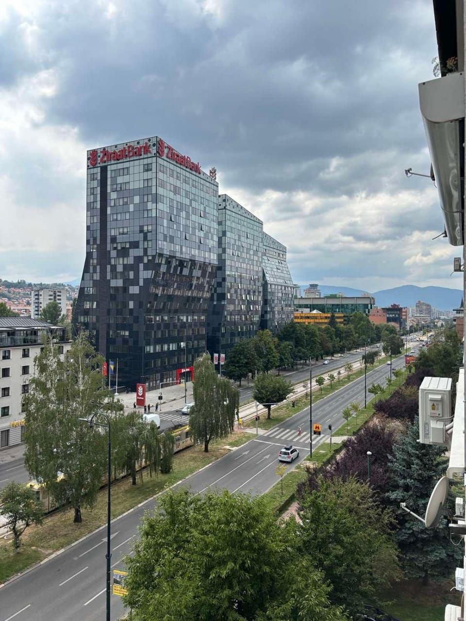 City view, Street view, Location