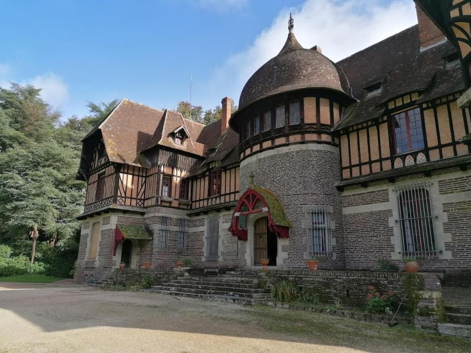 Property building, Garden, Garden view, Landmark view