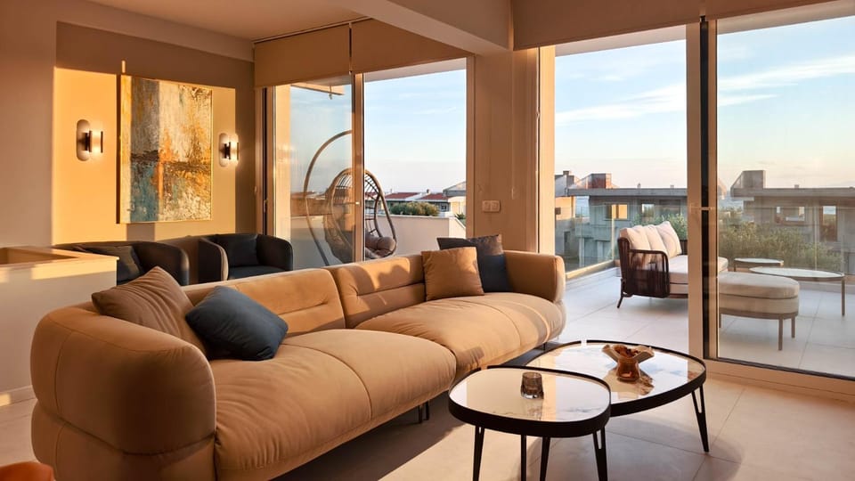 View (from property/room), Balcony/Terrace, Living room, Seating area