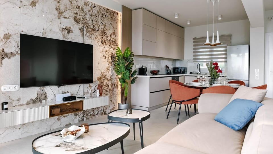 TV and multimedia, Kitchen or kitchenette, Living room, Seating area, Dining area, Evening entertainment