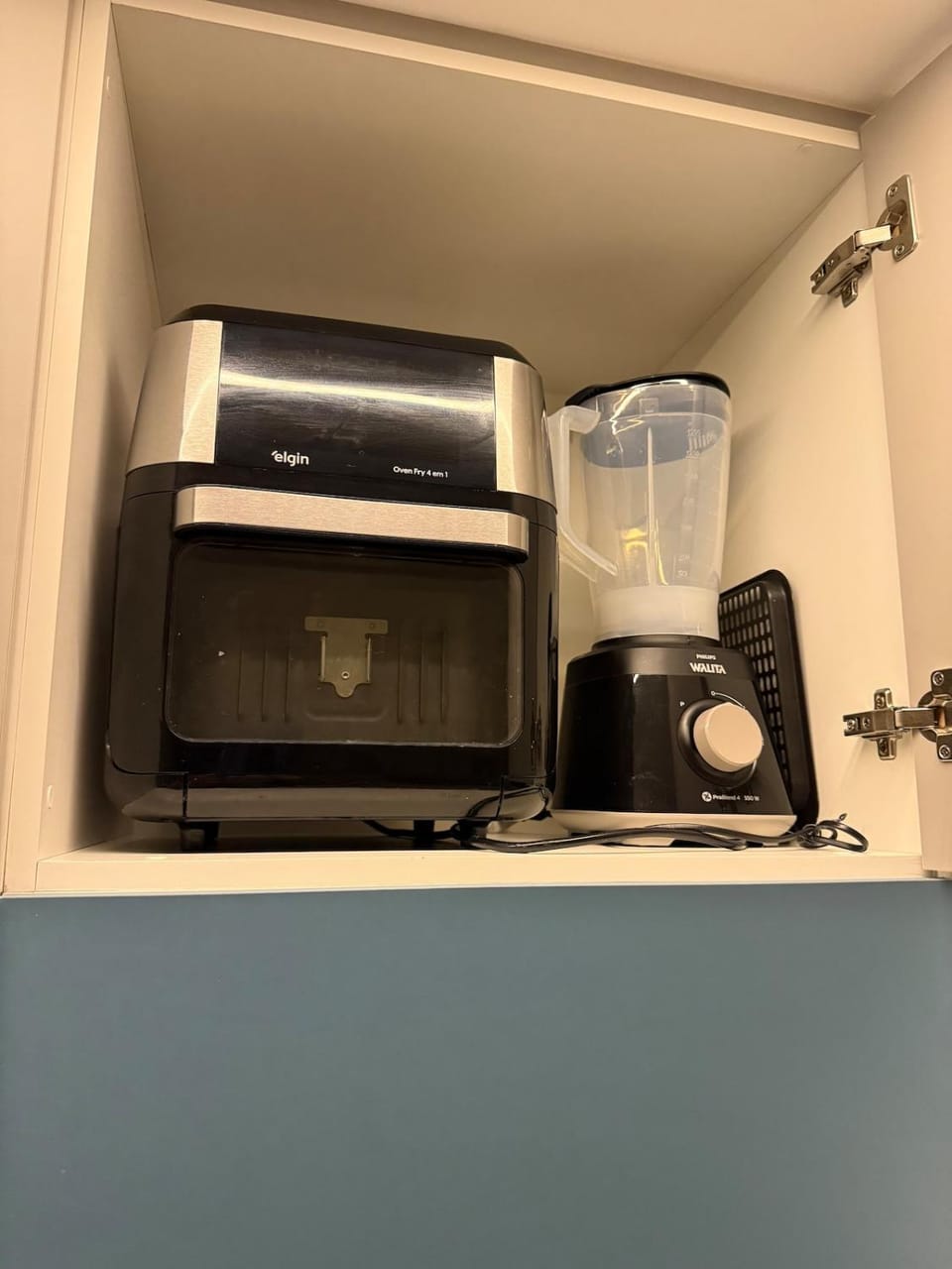 Kitchen or kitchenette, oven
