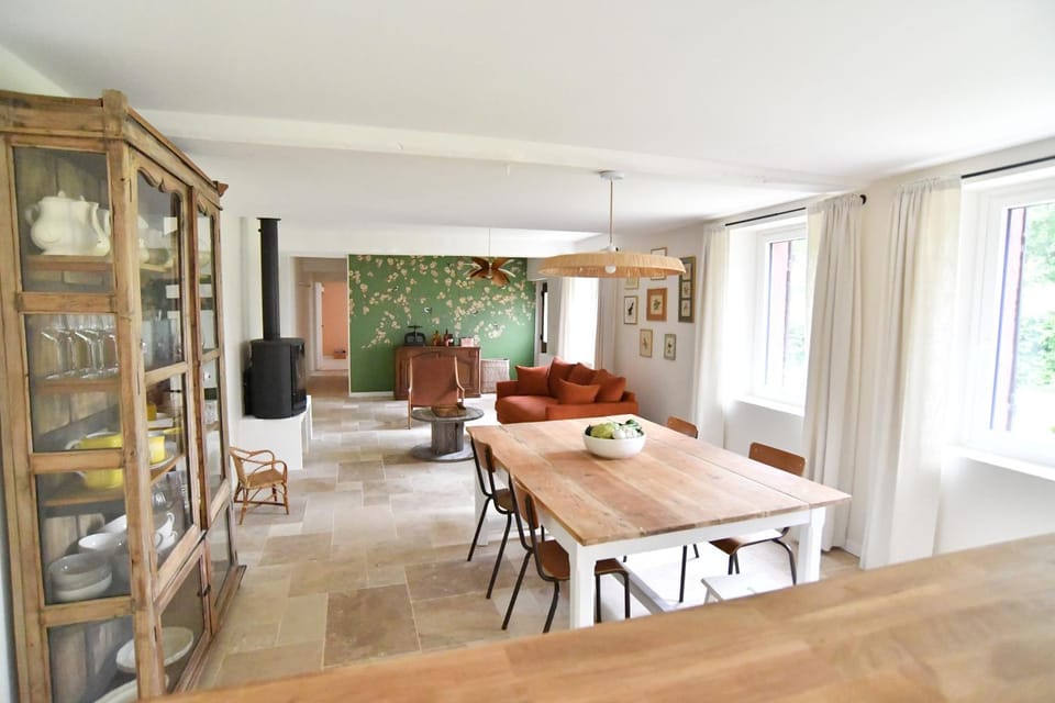 Living room, Seating area, Dining area