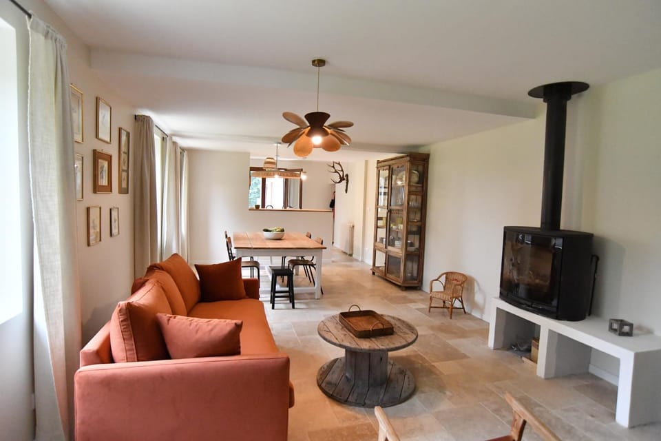 Communal lounge/ TV room, TV and multimedia, Living room, Dining area, fireplace