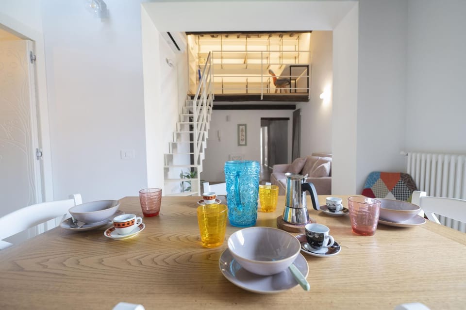 Coffee/tea facilities, Kitchen or kitchenette, Living room, Dining area