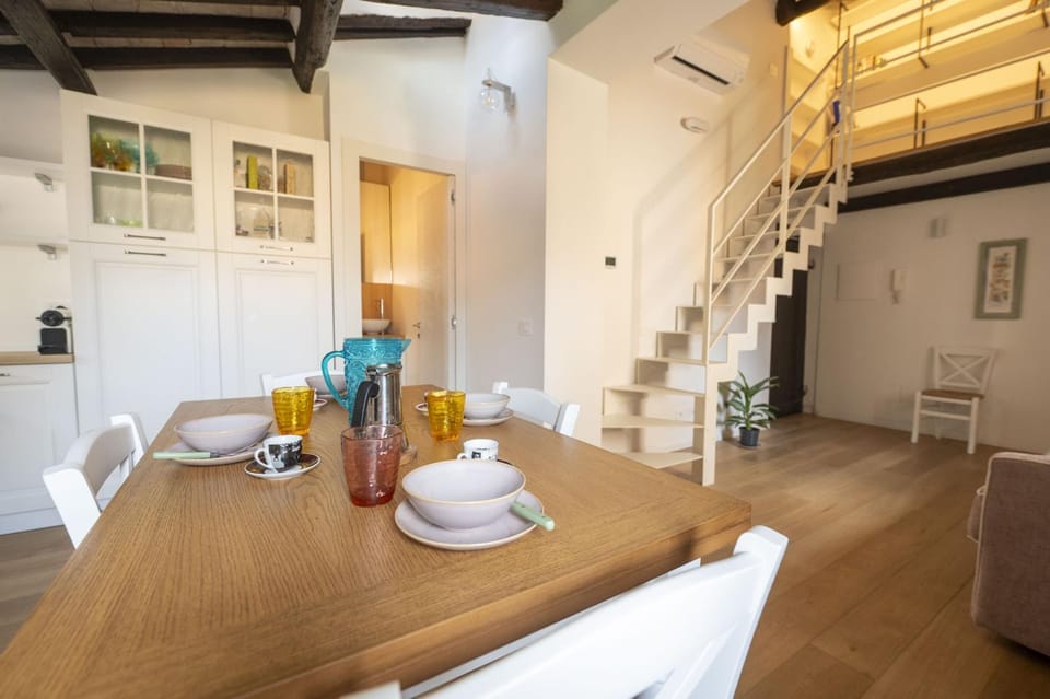 Coffee/tea facilities, Kitchen or kitchenette, Living room, Dining area