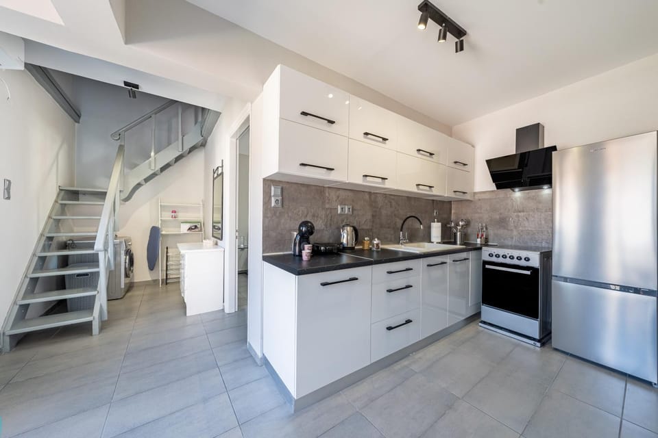 Property building, Kitchen or kitchenette, Living room