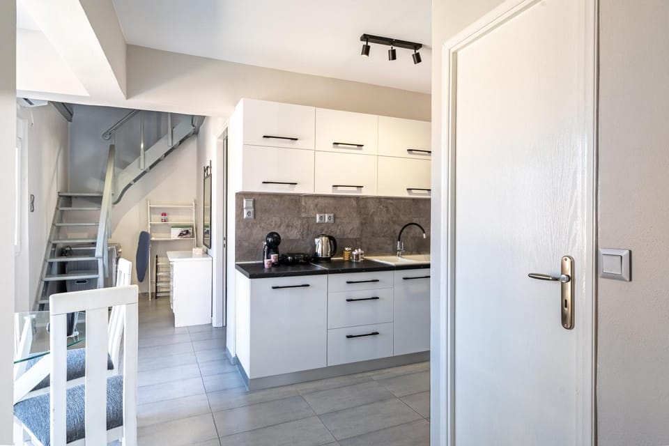 Property building, Kitchen or kitchenette, Living room