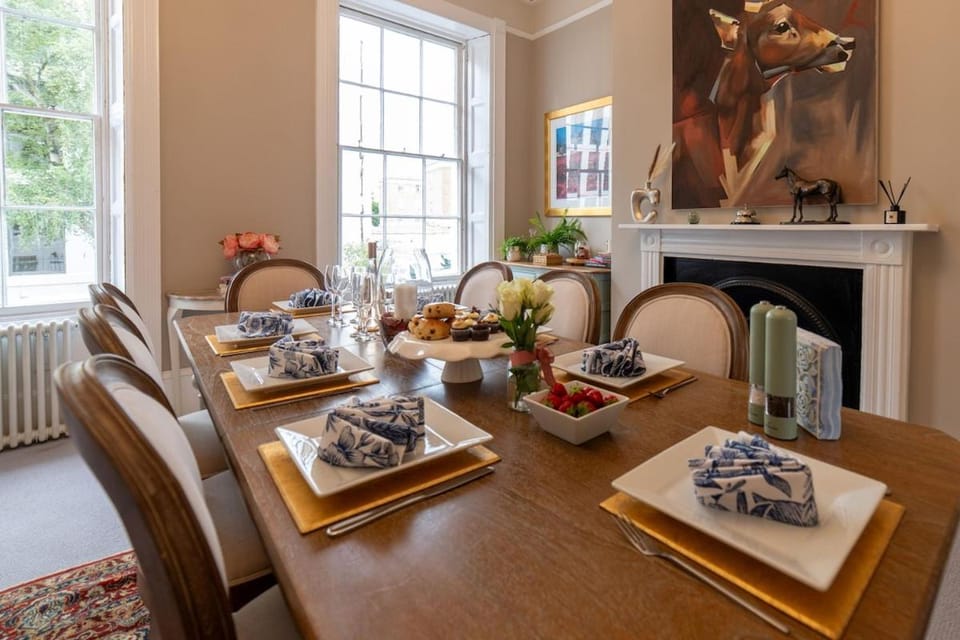 Regency Grandeur in Cheltenham sleeps 15 House in Cheltenham