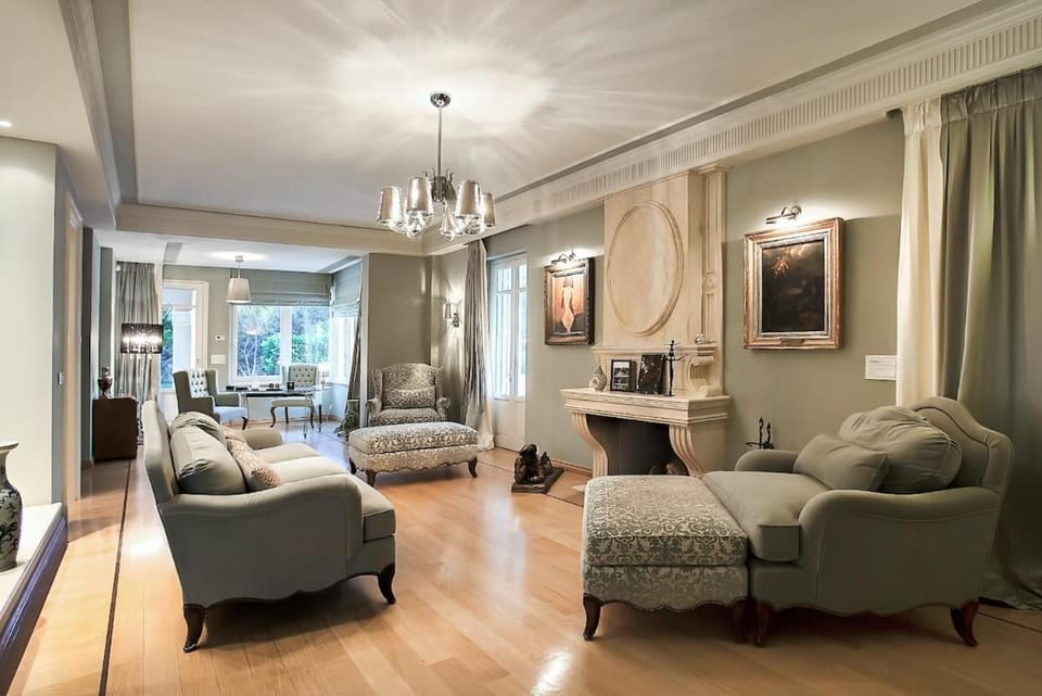 Living room, Seating area