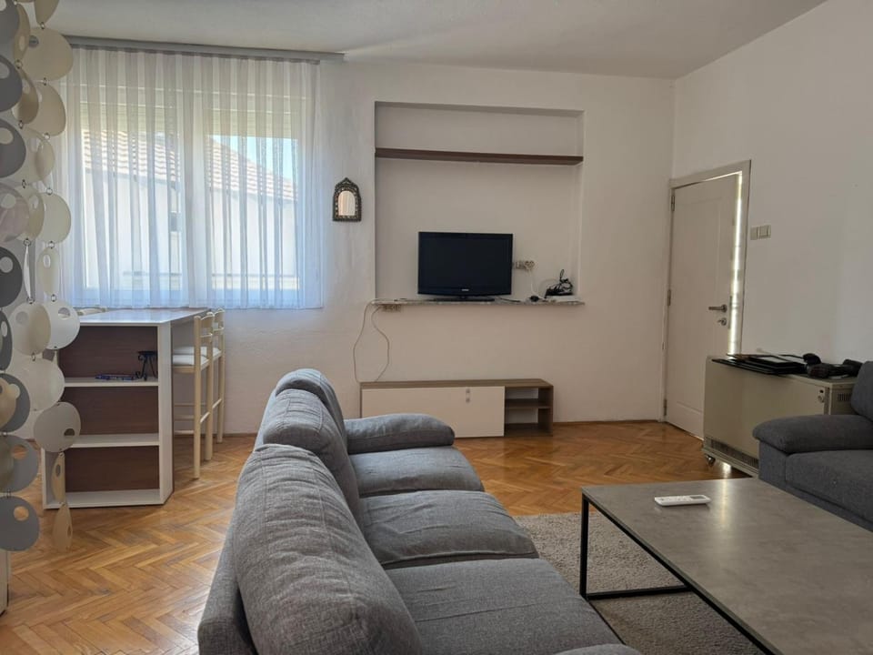 TV and multimedia, Kitchen or kitchenette, Living room