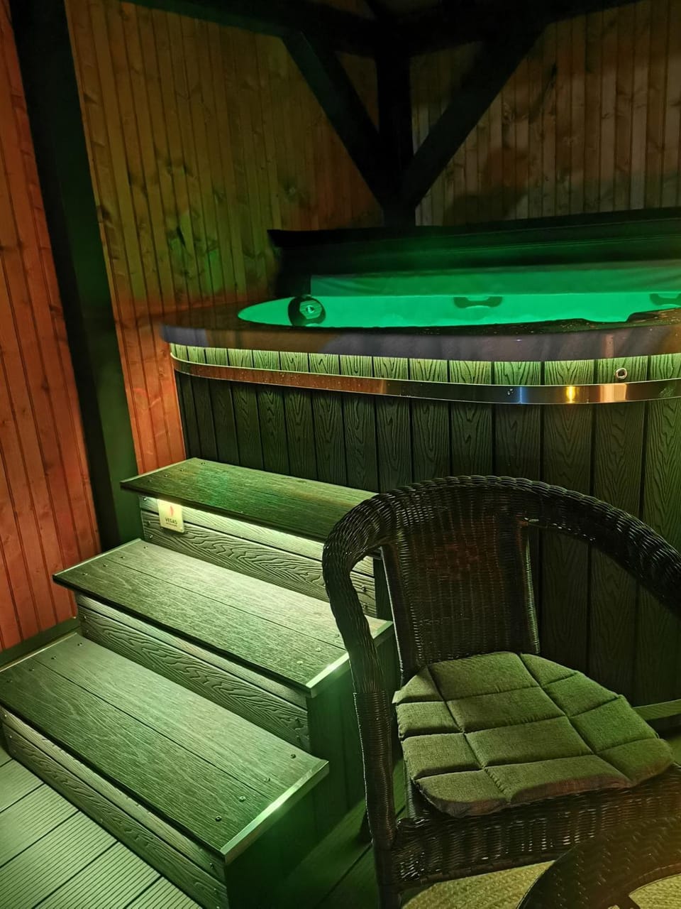 Hot Tub, Hot Tub